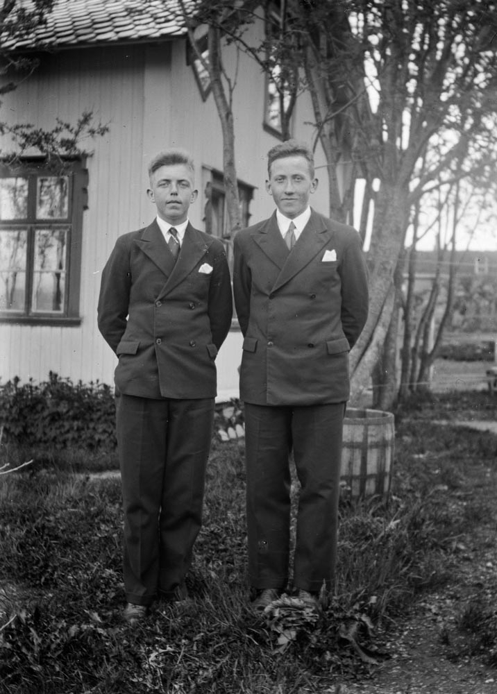 Leirfjord, Ulvangen, Stihaugen. Konfirmasjonsbilde. F.v.: Bjarne Danielsen og Hjalmar Andersen (f. 25.4.1917 - d. 9.10.1980, fra gården Lien).
