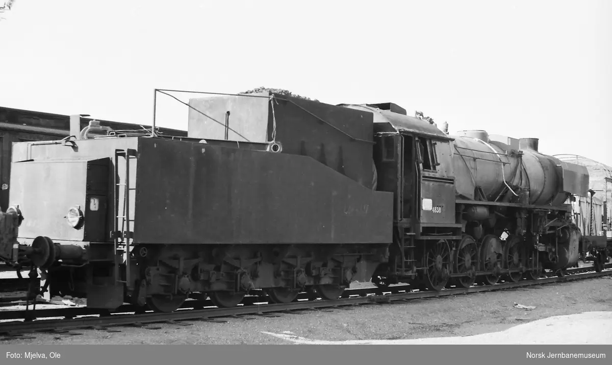 Utrangert damplokomotiv type 63a nr. 4838 utenfor NSBs verksted på Grorud