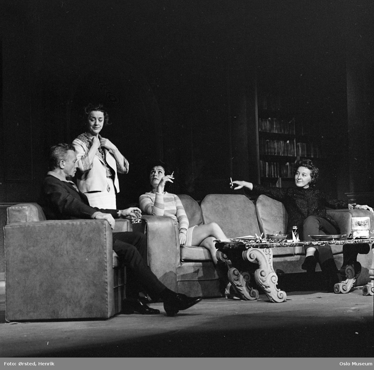 Nationaltheatret, sceneprøve, "Balansegang" av Edward Albee, skuespillere, sigarettrøyking