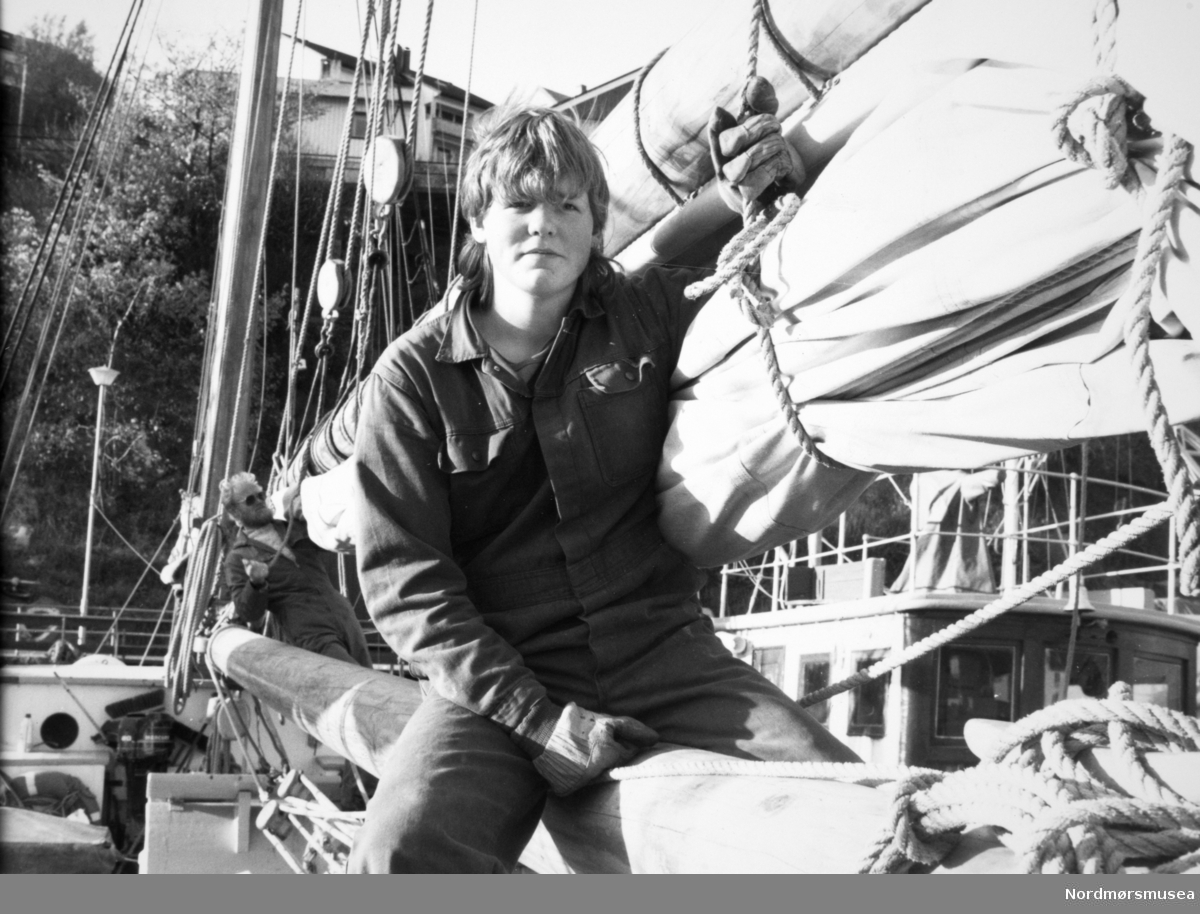 fartøyvern, seilskip. ung gutt: navn?  Bildet er fra avisa Tidens Krav sitt arkiv i tidsrommet 1970-1994. Nå i Nordmøre museums fotosamling.