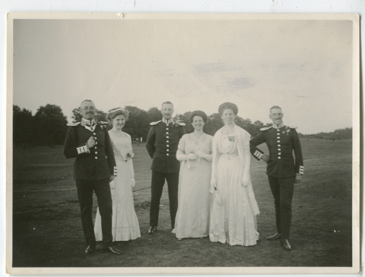 På Malmen 1921.Tre "officerspar"(se bild 2)