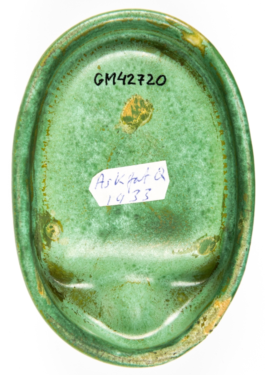Askfat, grönglaserat med glasyr 1177, modell Q , 1933, tillverkad av Gefle Porslinsfabrik, Gävle.