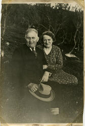Cornelius Moe og Maren ved Jansvannet i slutten av 1930-åren