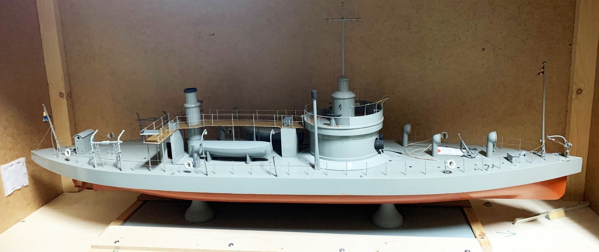 Modell i skala 1:48
Modellen visar fartyget i sitt ursprungliga skick.