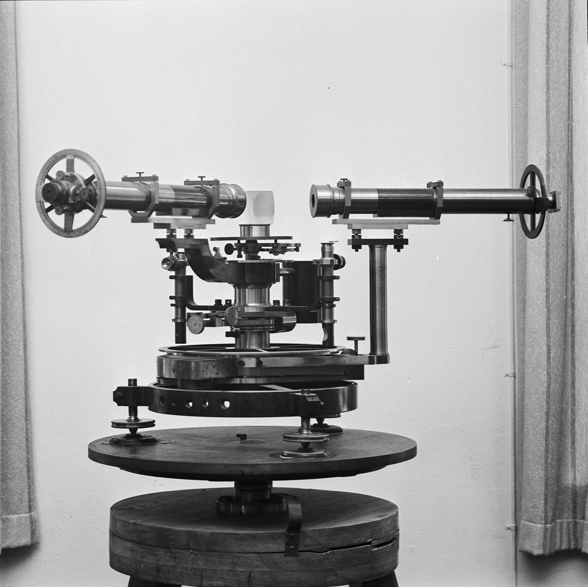 Fysikum, Ångströms spektrometer, Uppsala 1964