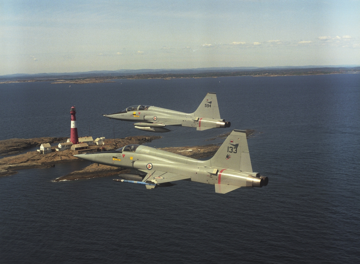 F-5A + B, nr 594 og 133, ved Færder og Sørlandet.
