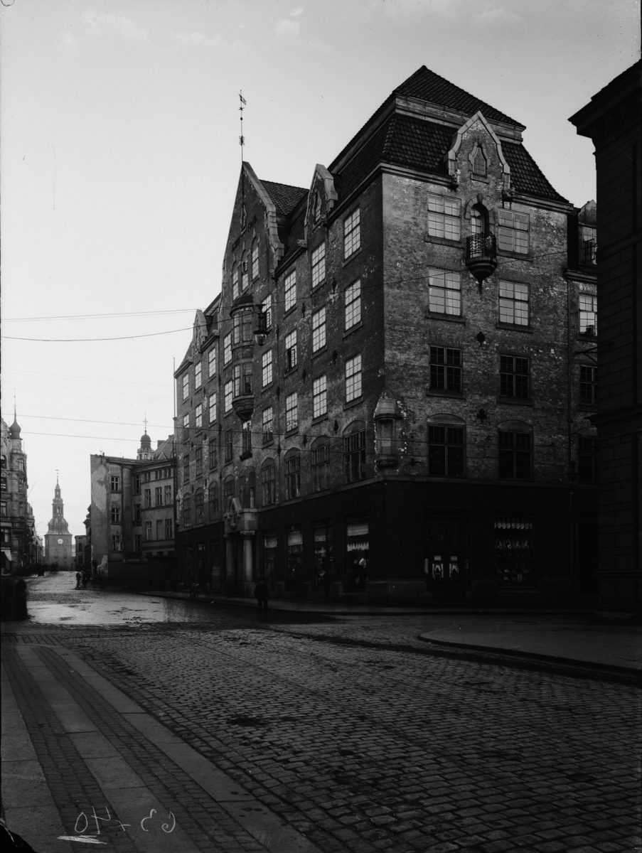 Bøndernes hus med Hotell Bondeheimen i Oslo, fra 1913. Bygningen, som er tegnet i nordisk nybarokk, ble tildelt Sundts premie i 1914.