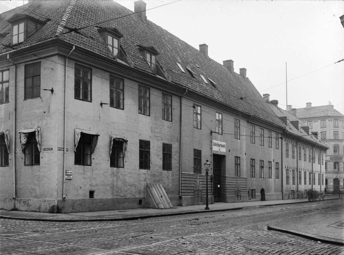Generalitetsgården, Dronningens gate 15. 