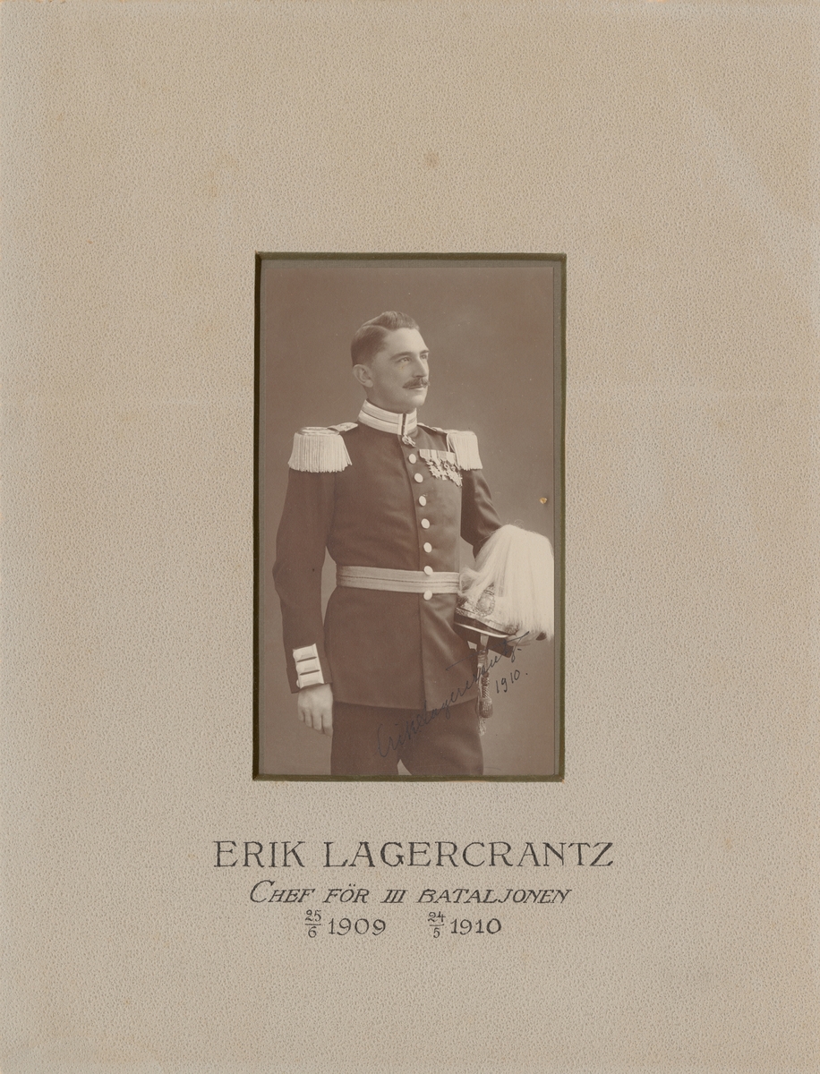 Porträtt av Erik Lagercrantz, överste vid Göta livgarde I 2.

Se även bild AMA.0007910 och AMA.0000833.