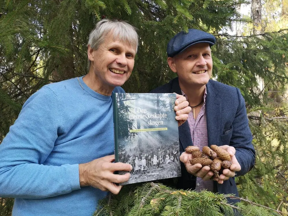 Bjørn Bækkelund  fra Anno Norsk skogmuseum og Øyvind Meland Edvardsen fra Skogfrøverket.