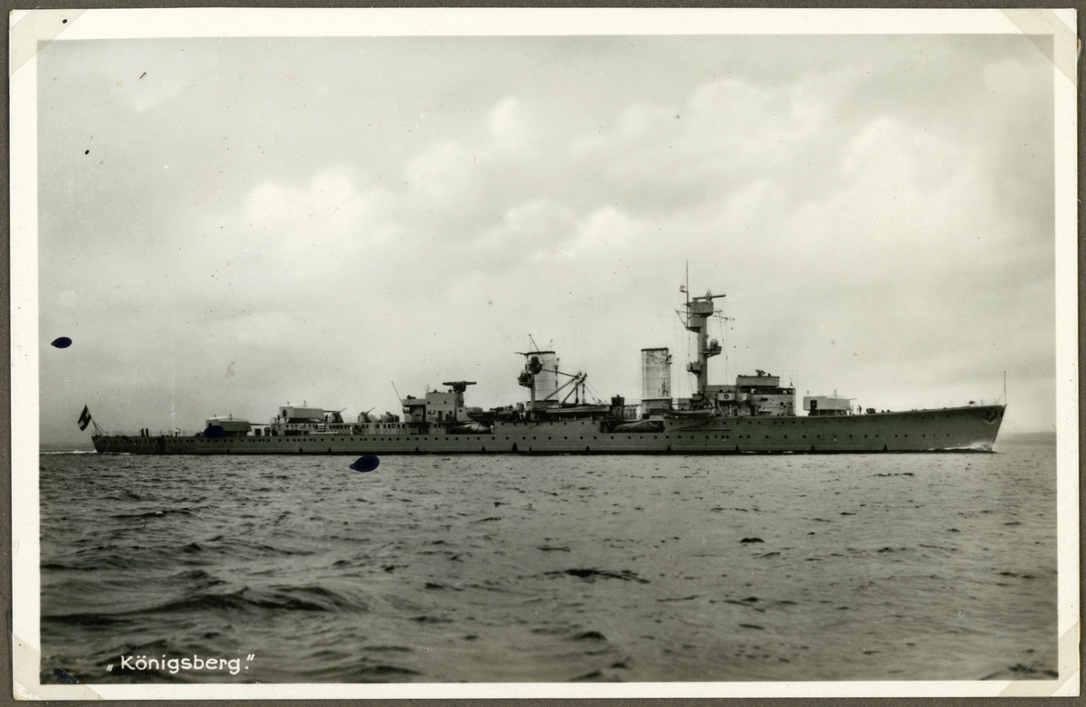 lätt kryssare av "Königsberg-Klasse" först i tyska "Reichsmarine och senare i "Kriegsmarine"