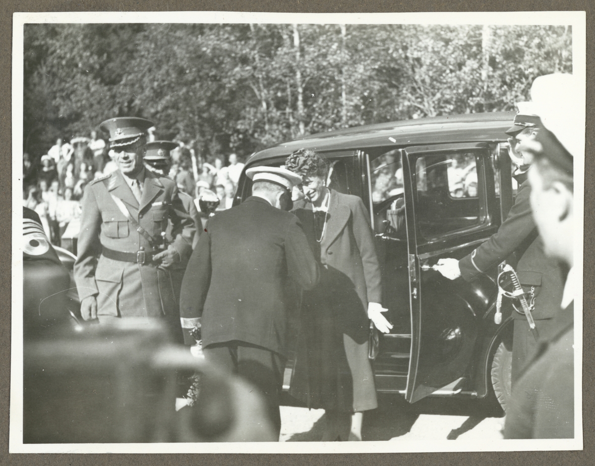 Kung Gustav VI Adolf med Drottning på besök.