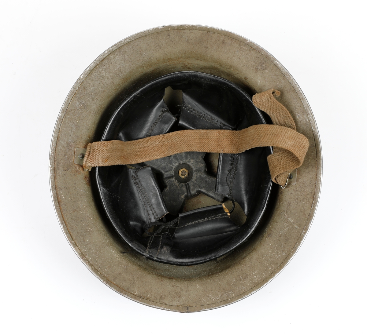 Britisk hjelm brukt under andre verdenskrig. Hjelmen har lik utforming som M/1916.
