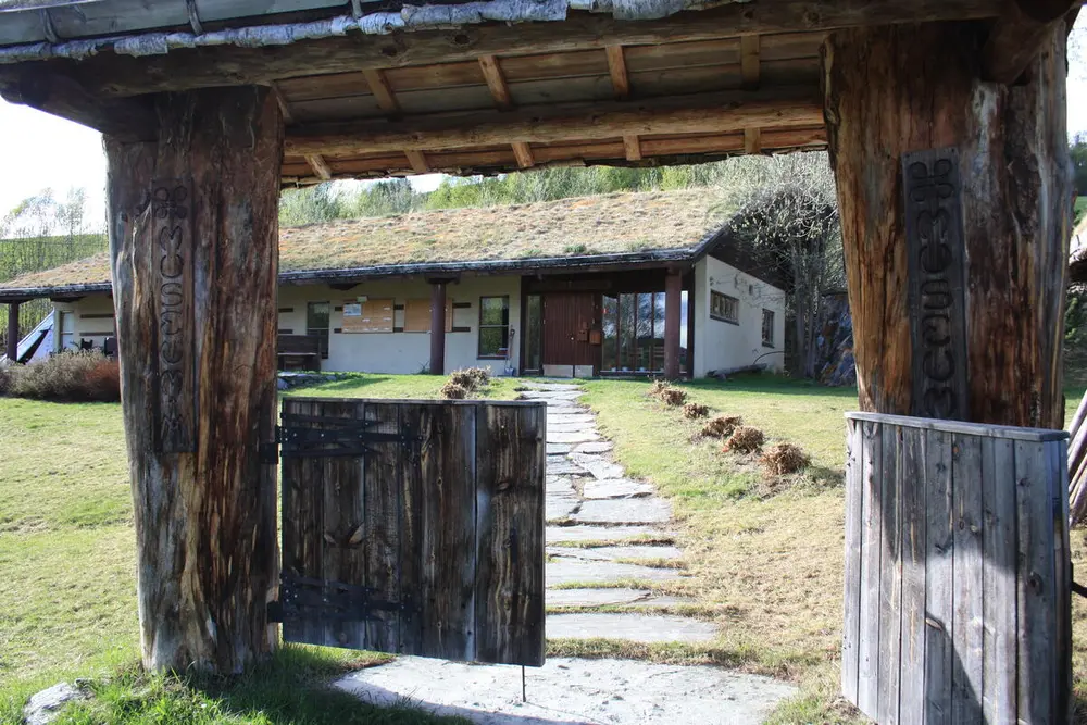 Inngangsportal vingelen kirke og skolemuseum