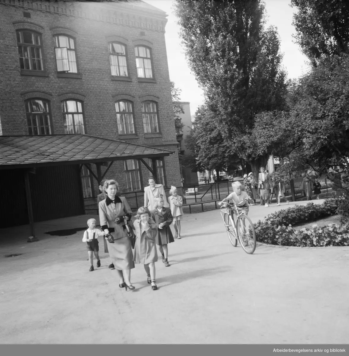 Første skoledag. Lakkegata skole. August 1953.