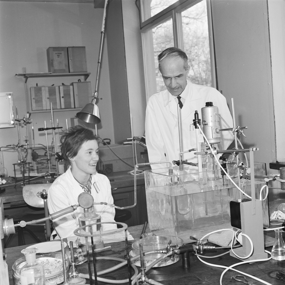 Institutionen för fysiologisk botanik, Pia Högerås och professor Fries, Uppsala 1965