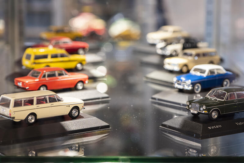 Diverse lekebiler fra utstillingen Små biler - store gleder.