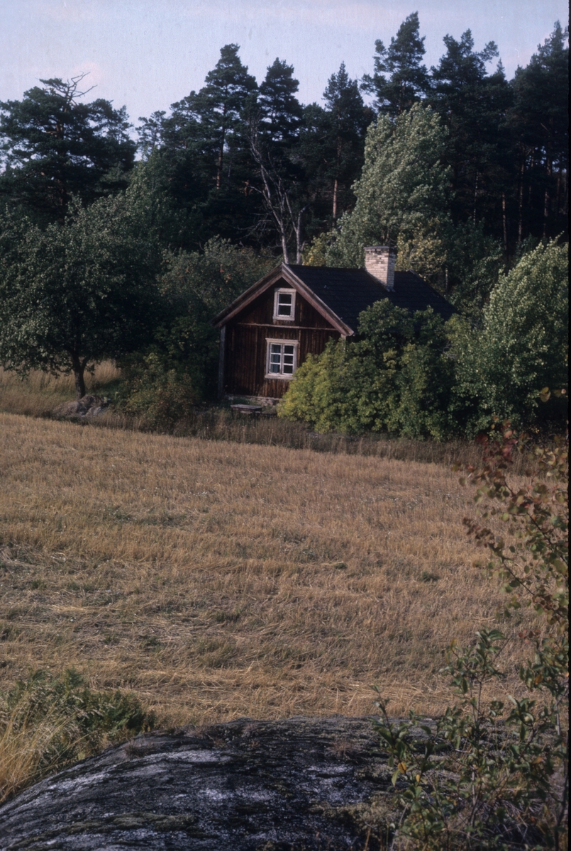 Andersdal. Torp under Lemshaga. Sista fasta inbyggare Gustav Westerlund som bodde där till sin död omkring 1945. /Noterat av Torsten Rolf 1964.