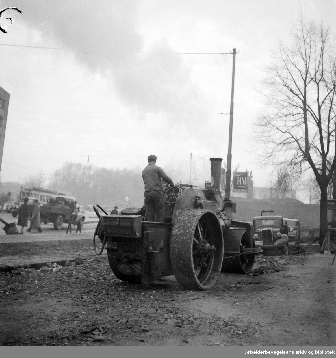 Grunnarbeider ved Abelhaugen. Dampveivals. November 1949.