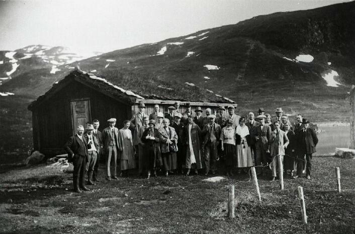 Valdres Turistforening  ved Vinjebua, Vang, Valdres, 1923. Foto: Valdres Folkemuseum. (Foto/Photo)