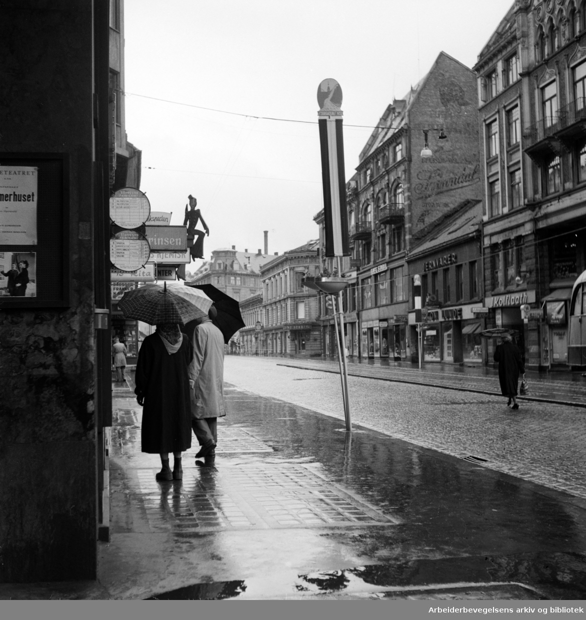 Storgata i regnvær. Juni 1957