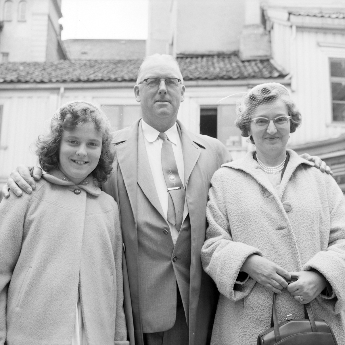 Norskamerikaner Bjarne Høiseth med familie på besøk i byen