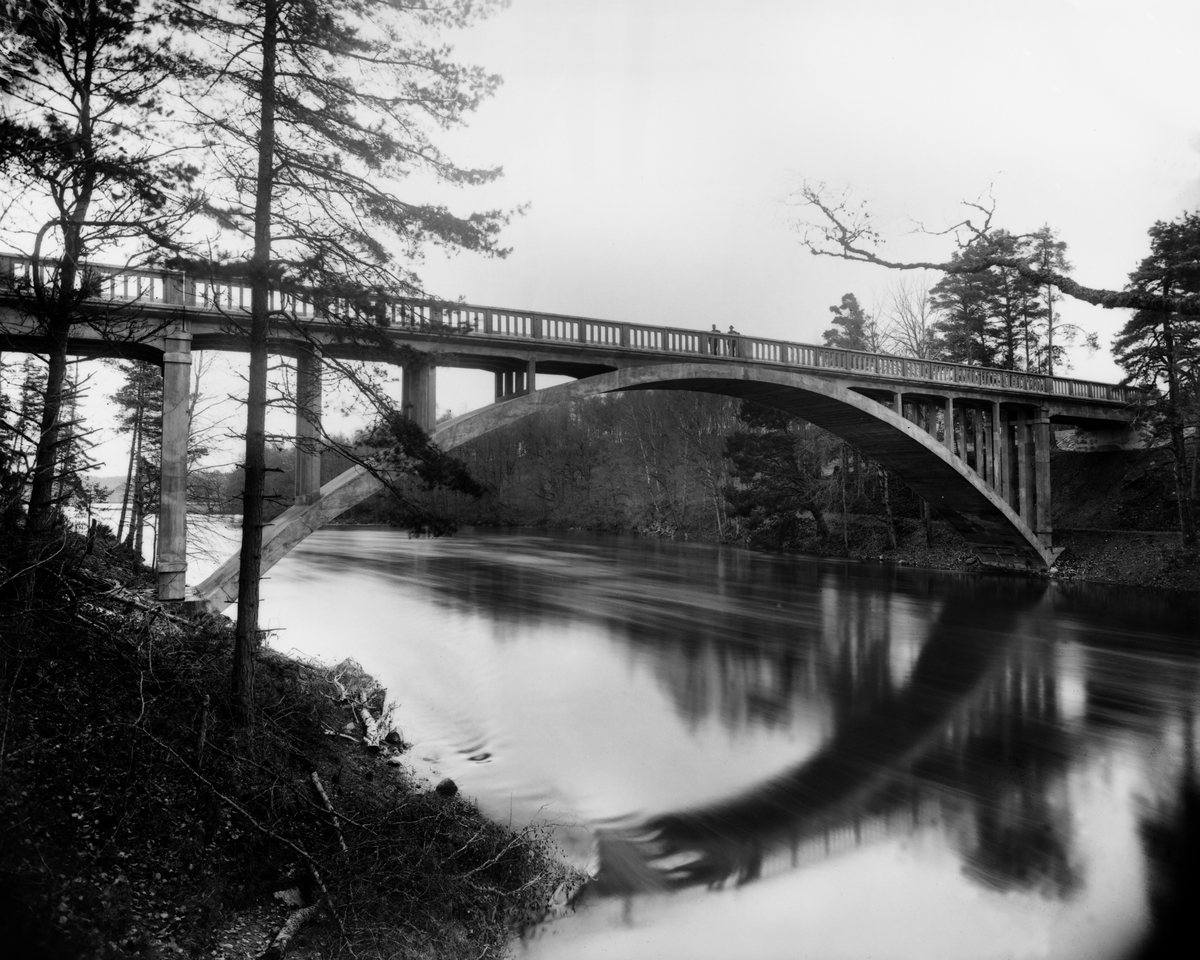 Bro över Motala ström i Norsholm. Bron stod färdig år 1912.