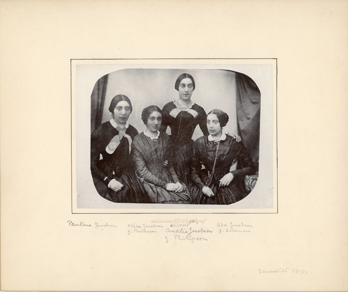 Porträtt av fyra kvinnor