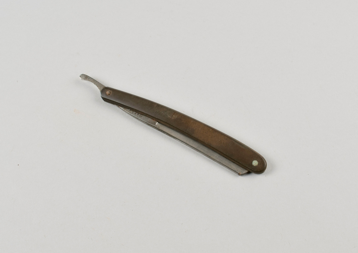 Sammenleggbar barberkniv med skaft.
