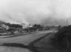 Pasvikveien i Kirkenes etter bombingen 4. juli 1944, bare ru
