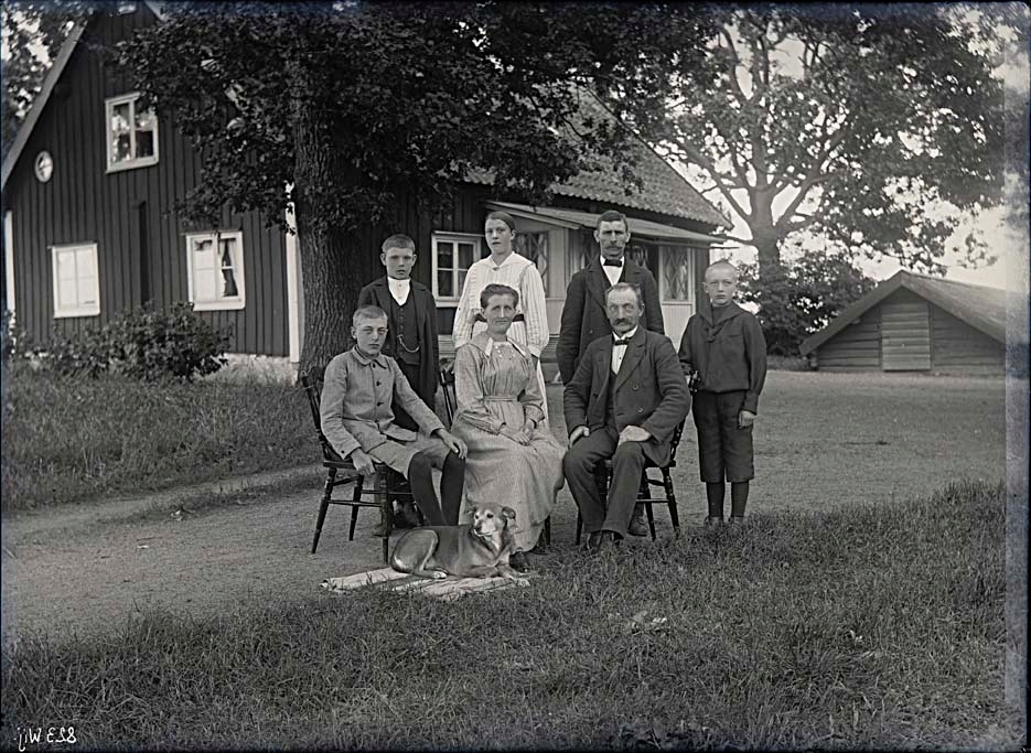 Familjen Vestling på Alfsta gård i Hubbo -#N# Västerås Stadsarkiv /#N ...