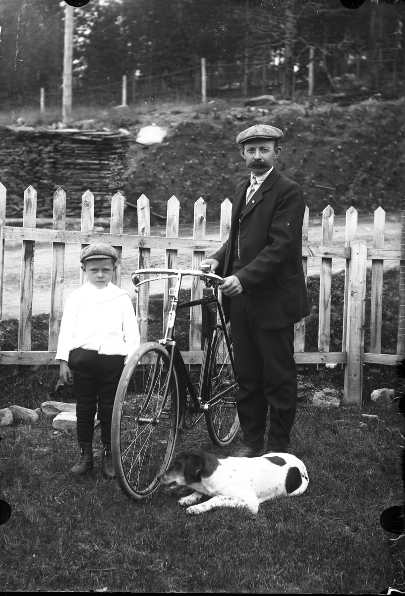 Mann og gutt, sykkel