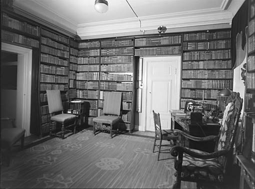 Biblioteket på Hedensbergs herrgård.
