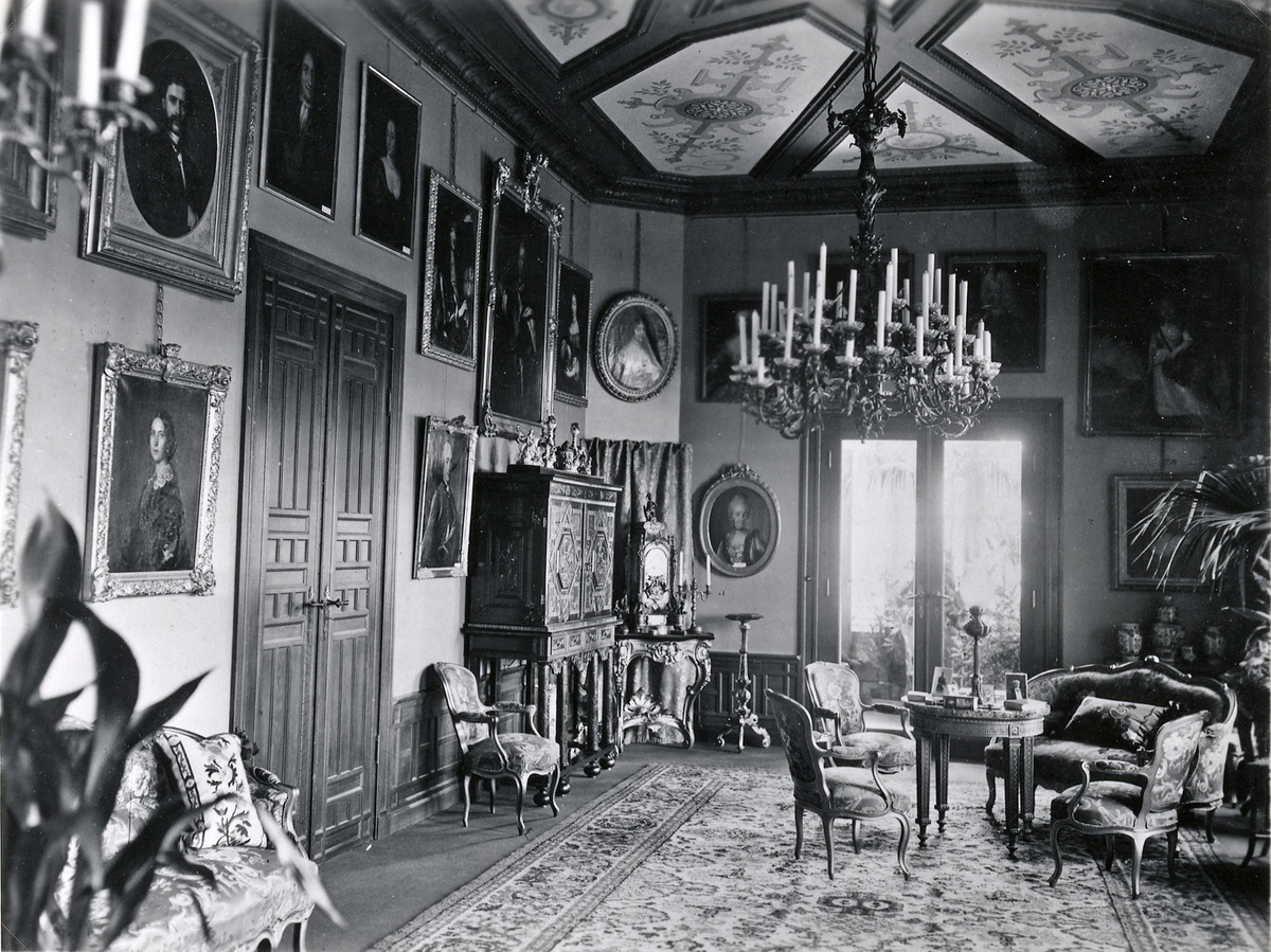 Galleriet på Teleborgs slott, mot blomsterrummet. Cirka 1916.