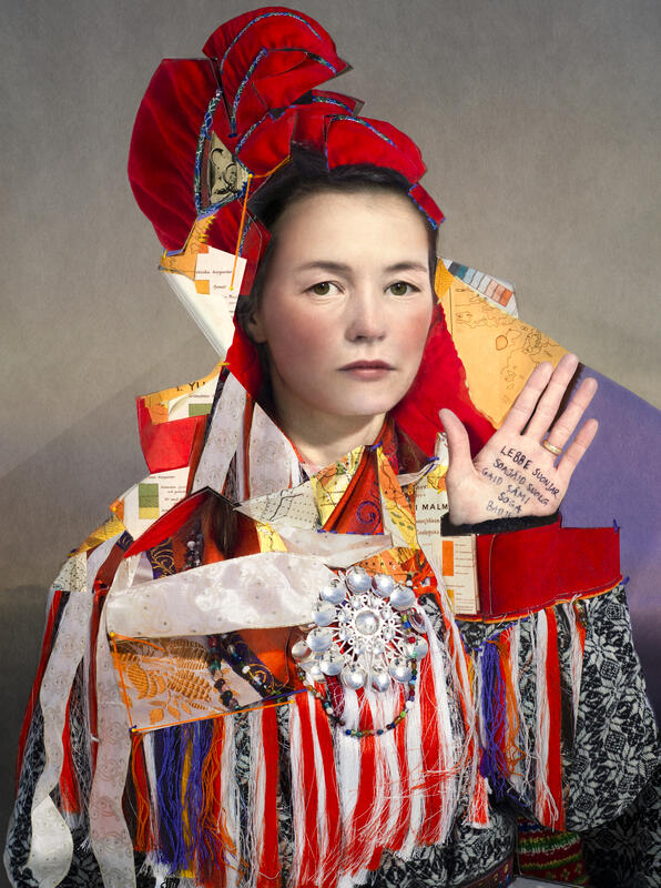 Inga Elisa in a reconstructed dress (Foto/Photo)