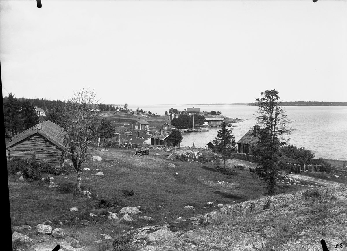 "Uppland. Frötuna skeppslag.Rådmansö socken. Tjockö.Korsnäset."  År 1896.