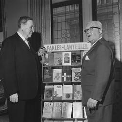 Litteraturprofessor Francis Bull (til venstre) og forlagsdir