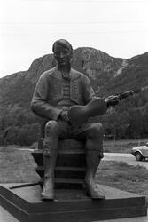 Statue av Myllarguten på Myllarplassen.