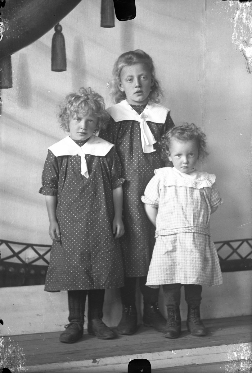 Portrett av tre søsken