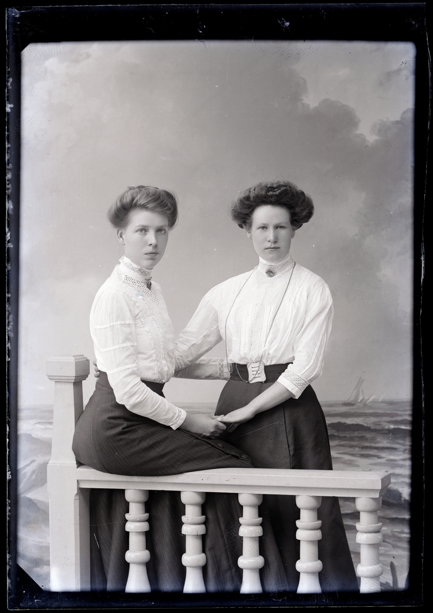 Enligt fotografens journal nr 2 1909-1915: "Frode, Hedvig Stenungsund".