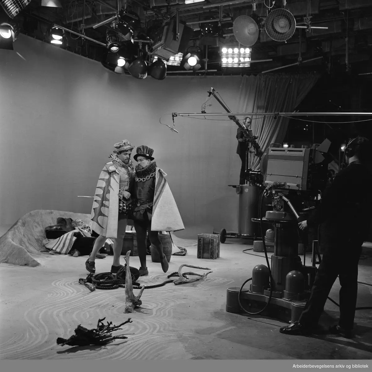 Prøver på William Shakespeares' Stormen for Fjernsynsteatret. Tor Stokke og Knut M. Hansson. Januar 1964