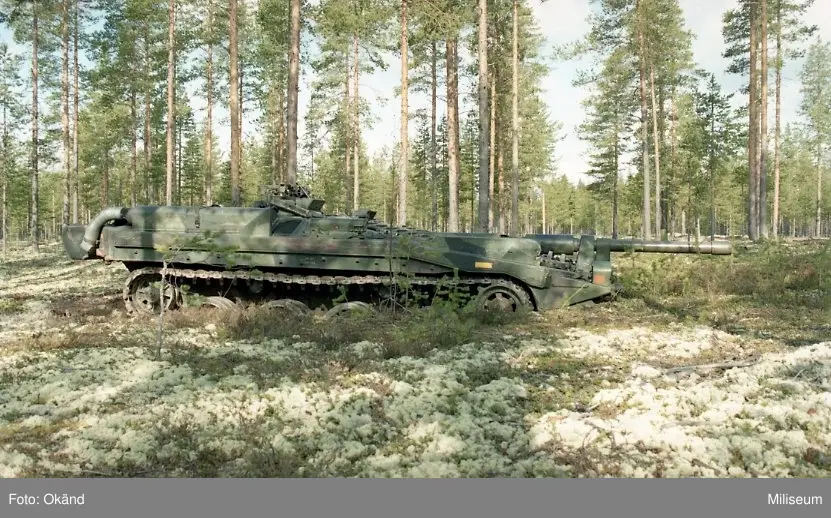 Stridsvagn 103 (Strv 103) i eldställning. - Miliseum / DigitaltMuseum