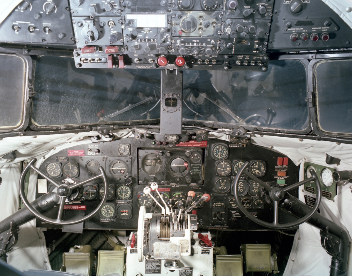 Cockpit Douglas C-47 Dakota.