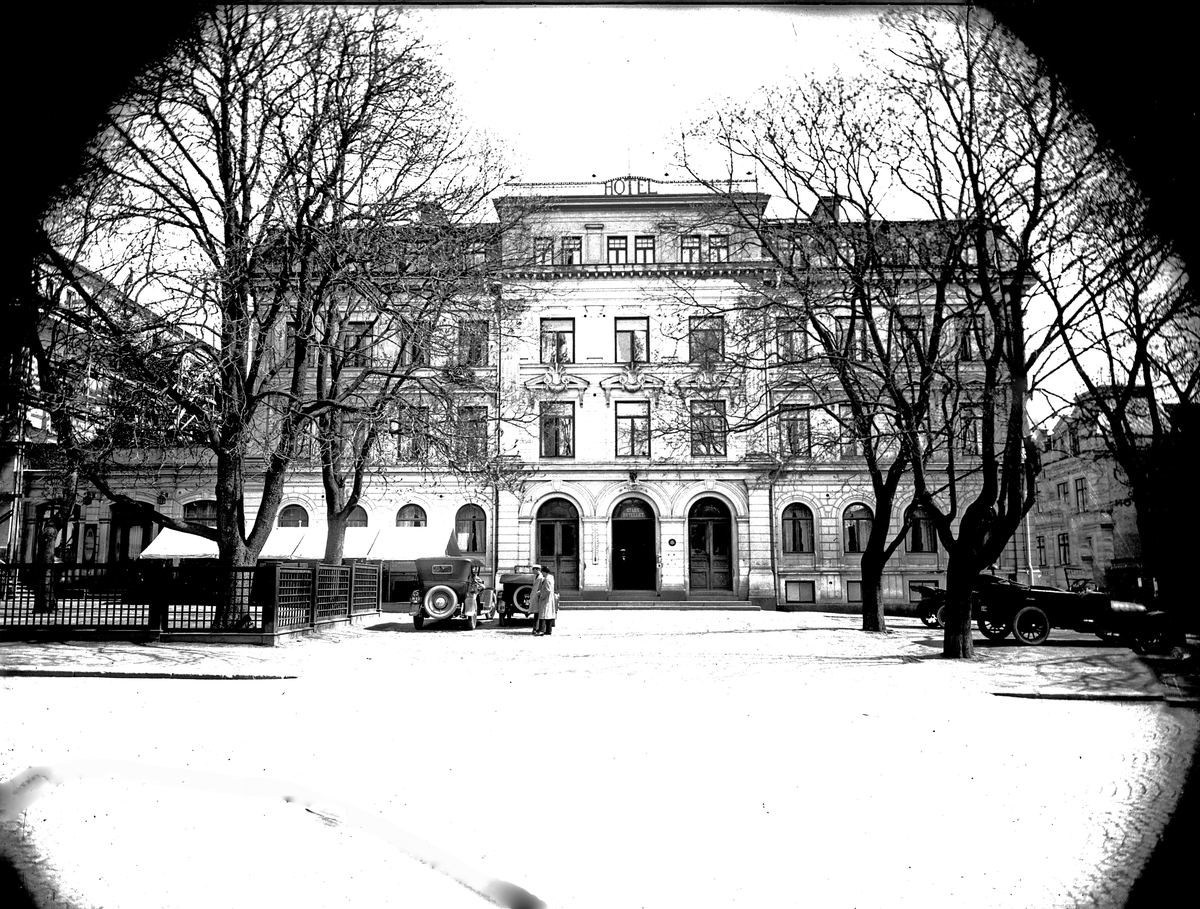 Stadshotellet i Växjö, sett från Kungsgatan. Huvudentrén. ca. 1920-tal.