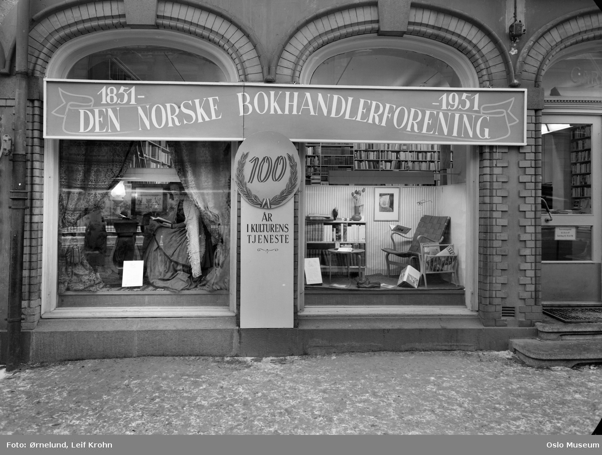 Triers bokhandel, utstillingsvinduer: Den norske bokhandlerforening 100 år