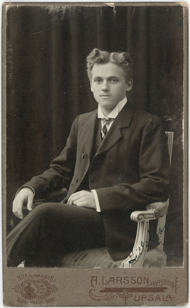 Kabinettsfotografi - "lillebror", Uppsala 1910