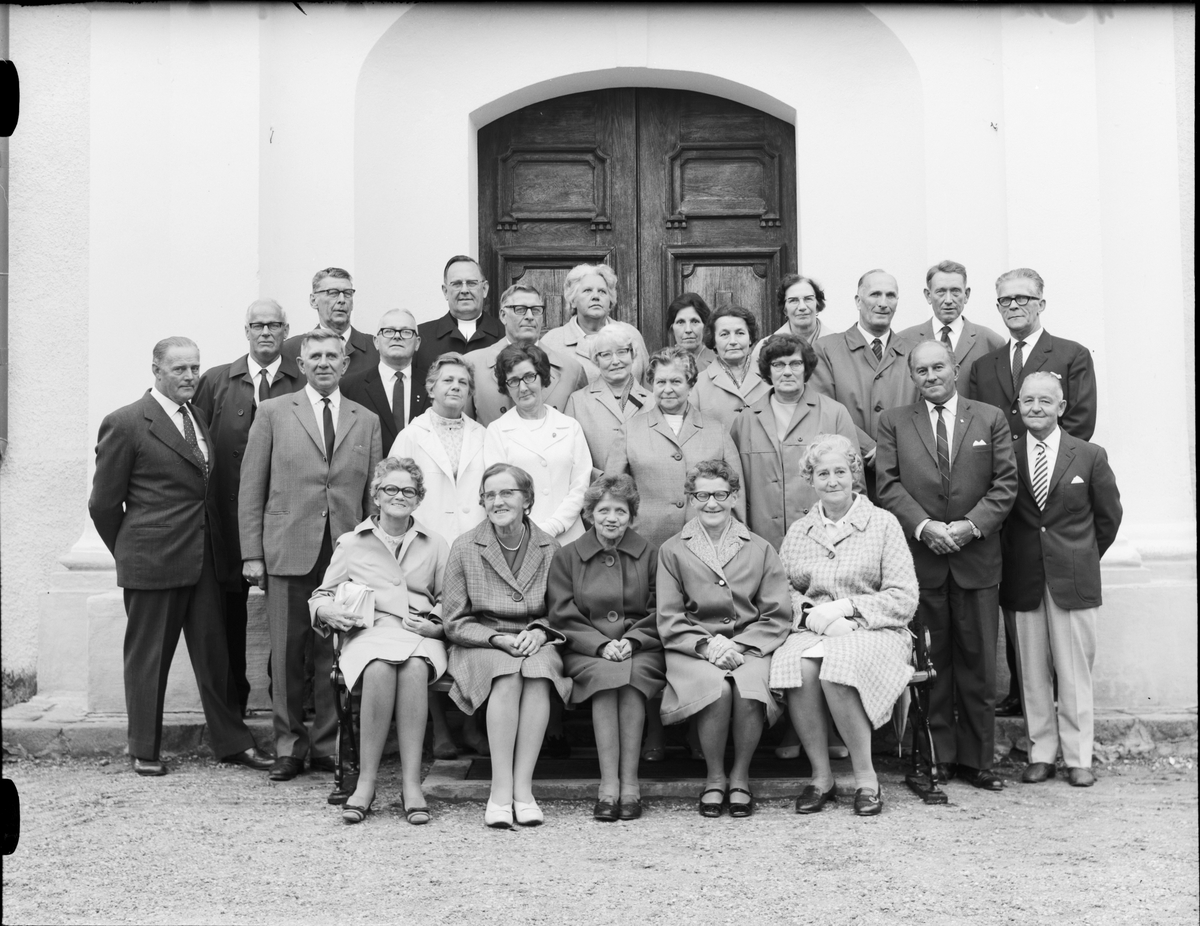 45-års jubileumsträff för 1924 års konfirmander, Hargs kyrka, Uppland 1969