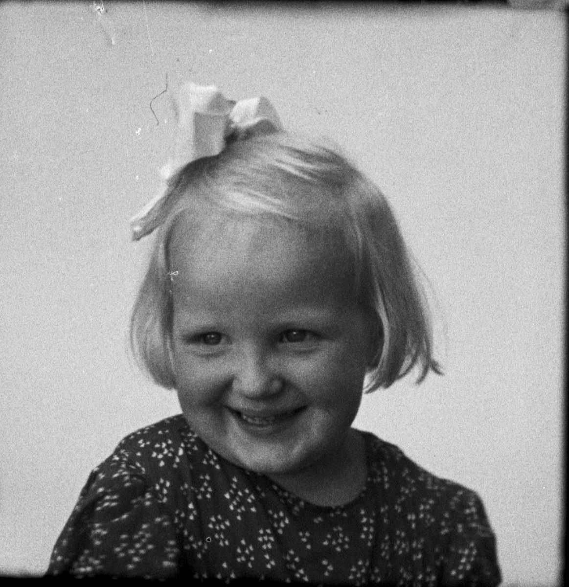 Ateljéporträtt - flicka, Östhammar, Uppland 1936
