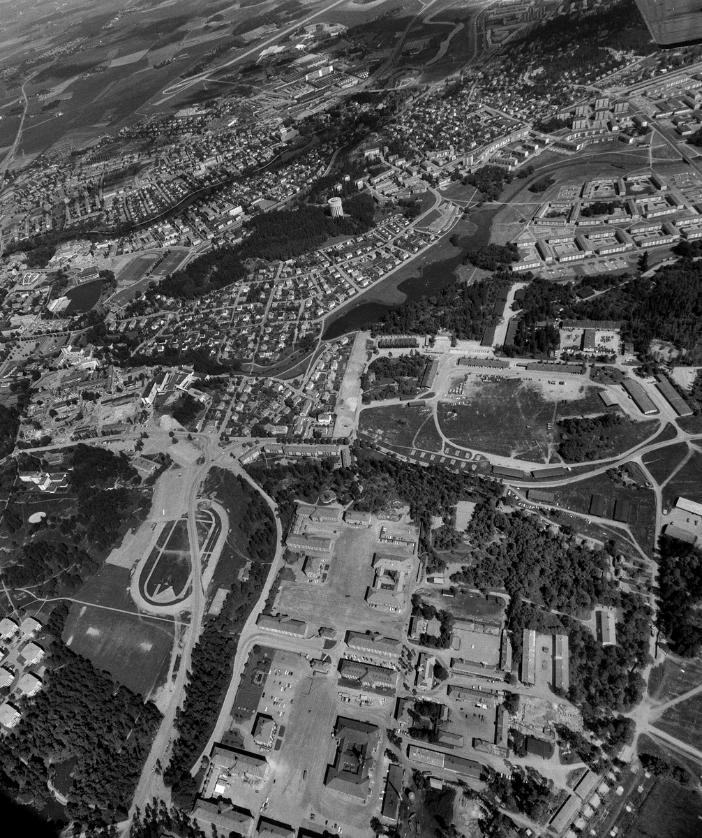 Flygbilder över Garnisionsområdet och Lasarettet. 1968