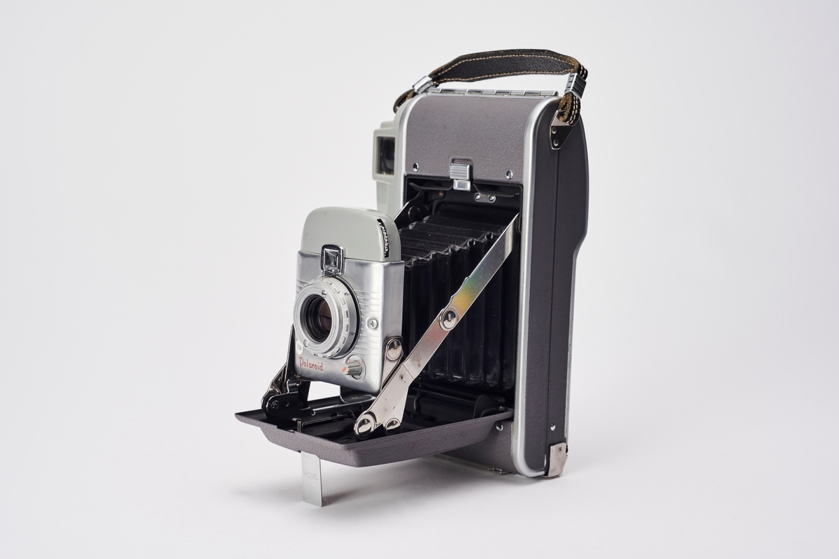 Model 80 (Highlander) er et instant kamera, produsert av Polaroid fra 1954 til 1957. Kameraet er designet som et foldekamera med bærestropp og utstyrt med en sokkel for montering av blits.
Objektiv: 100 mm/f8.8 
Lukkertid: 1/25-1/100 sek.